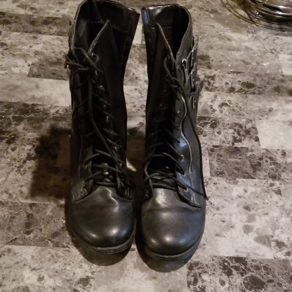 Black laced up boots w zipper on one sidel